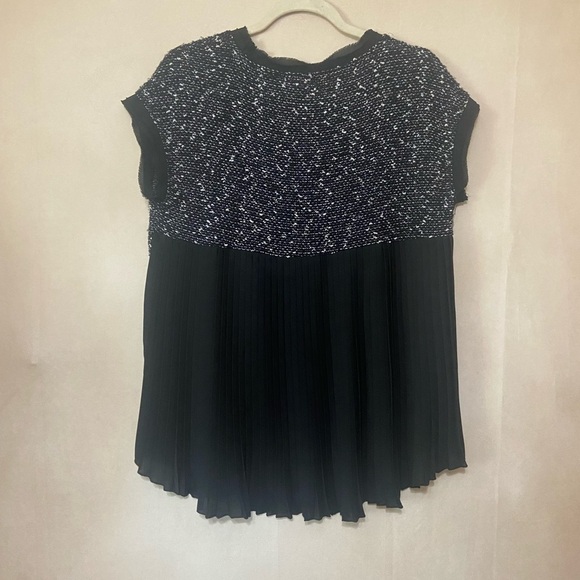 Two by Vince Camuto size S tweed mixed media layered look pleated blouse EUC - Picture 3 of 5